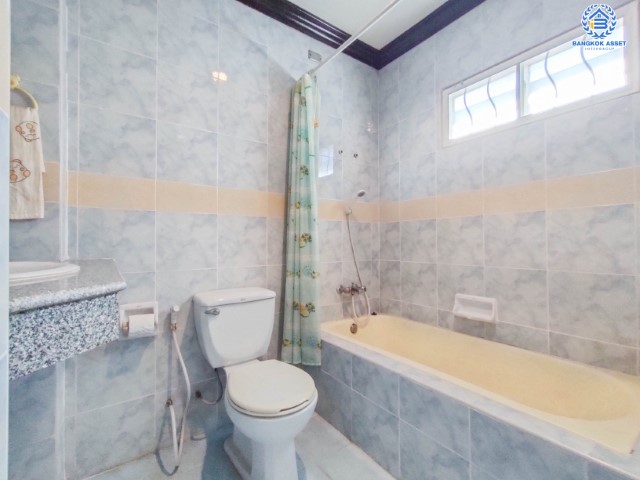 ทาวน์เฮ้าส์มือสองย่านกรุงเทพฯ ม.บ้านรุ่งเรือง สรงประภา เนื้อที่มากถึง 24.2 ตร.ว. ฟังก์ชัน 3 ห้องนอน 2 ห้องน้ำ 1 ที่จอดรถ แถมฟรี! 2 เครื่องปรับอากาศ บนทำเลเยี่ยม ใกล้รถไฟฟ้าสายสีแดง "สถานีดอนเมือง" และทางด่วน "อุตราภิมุข" ในราคาคุ้มสุดในย่าน! จองเลย!